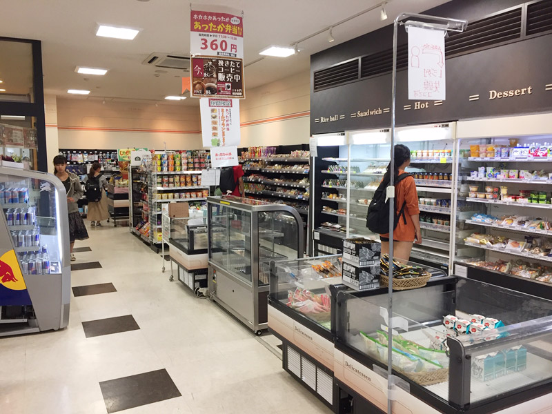 図書館下ショップ(コンビニ)